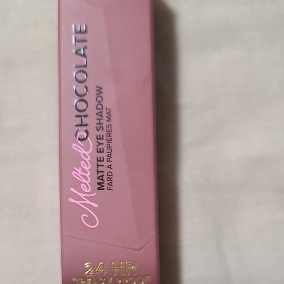 Too faced eyeshadow - Picture 3 of 3